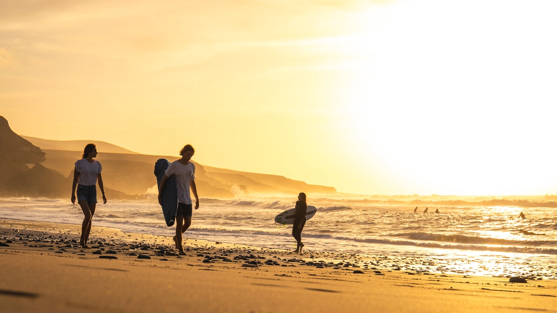 Die letzte Abendsonne aufsaugen und den Surftag Revue passieren lassen. 