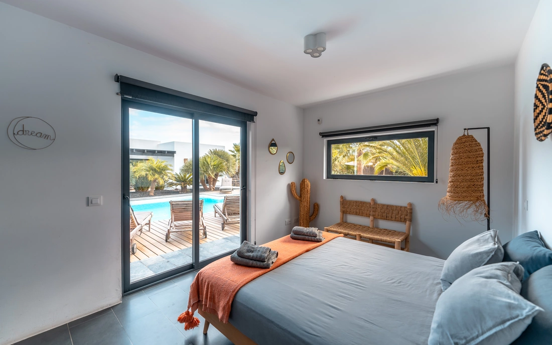 fuerteventura-puresurfcamps-pure-surfcamp-surfcamps-surflessons-kanaren-lajares-surflodge-lodge-canaries-wellenreiten-vulkan-insel-sommer-goodlife-desert-sand-lifestyle-vanlife-urlaub-holiday-surftrip-shaka-dude-beach-waves