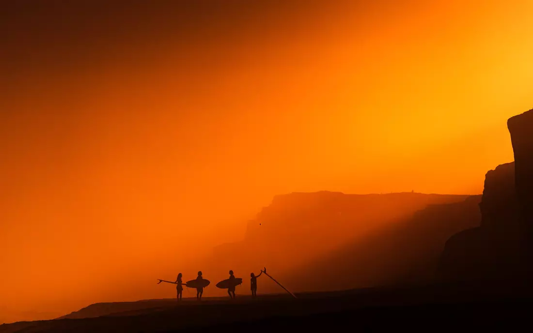 Ein brennender Himmel in Verbindung mit den wunderschönen Steilklippen von Ericeira