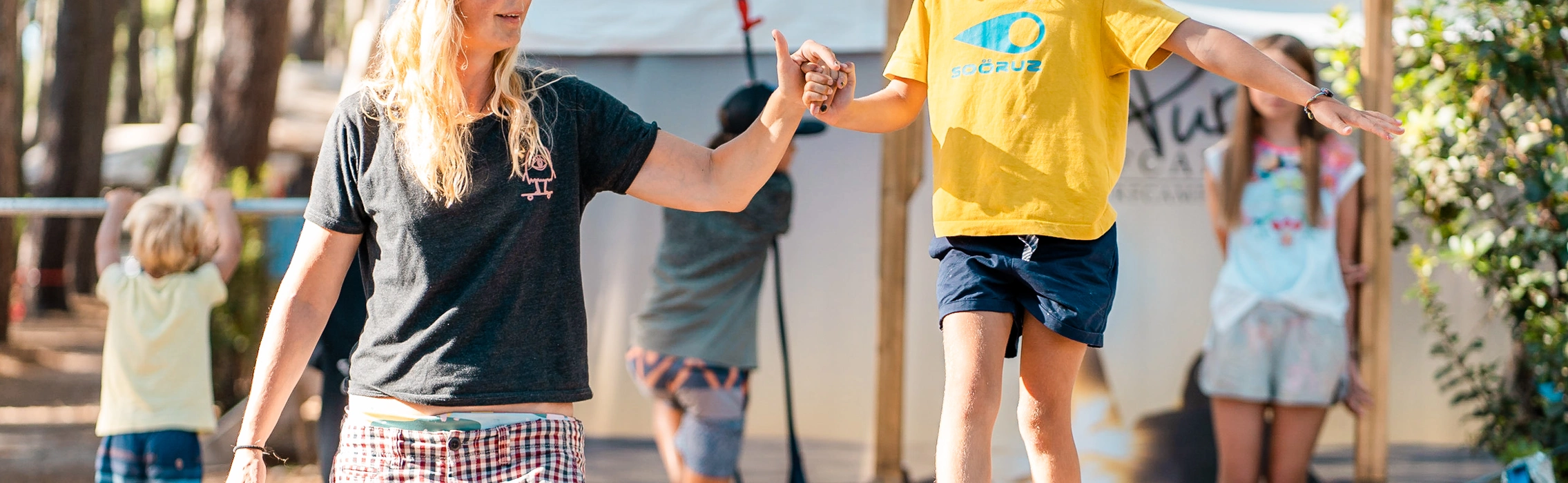 Familien Surfcamp St- Girons Kinder Spielplatz Slackline