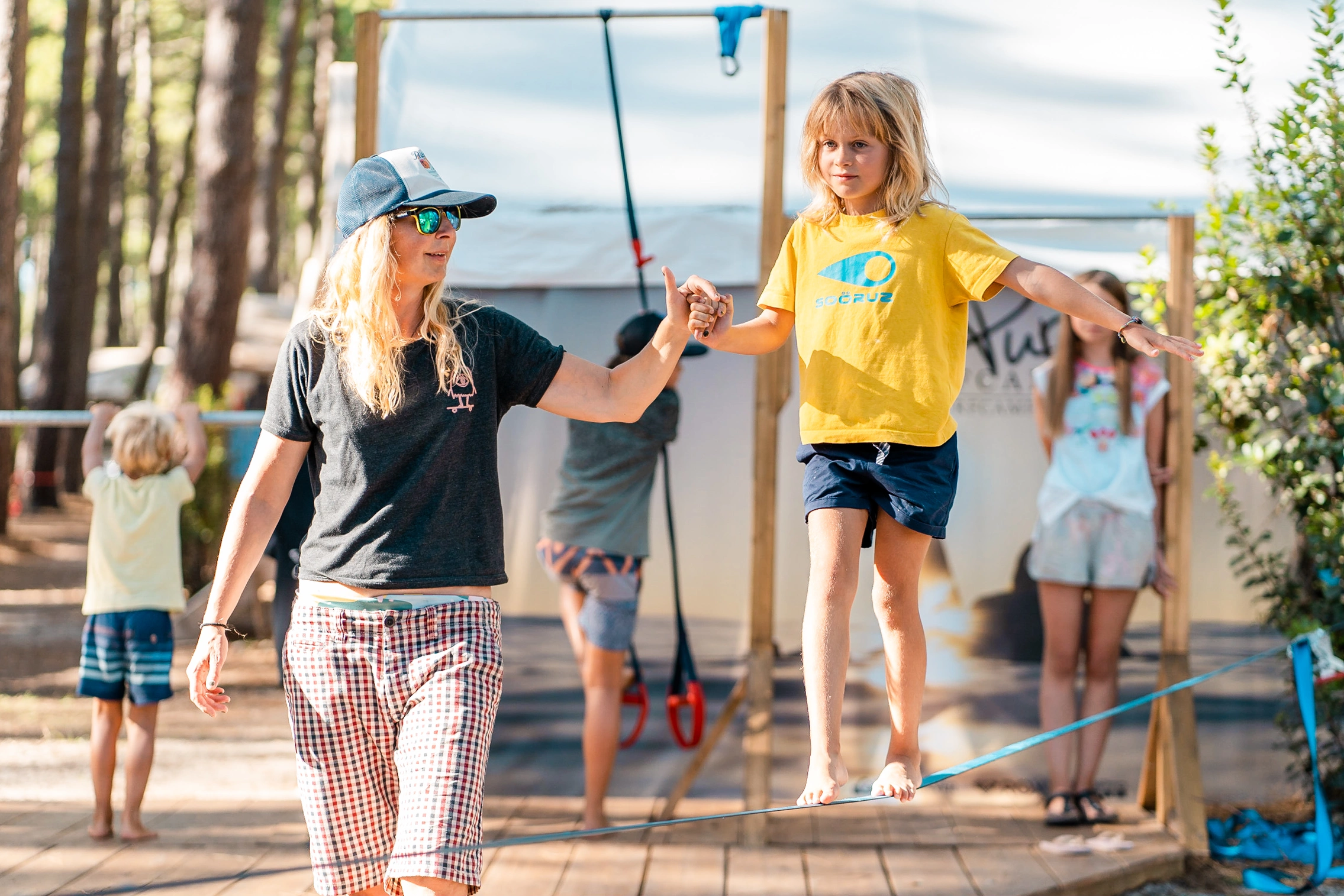 Familien Surfcamp St- Girons Kinder Spielplatz Slackline