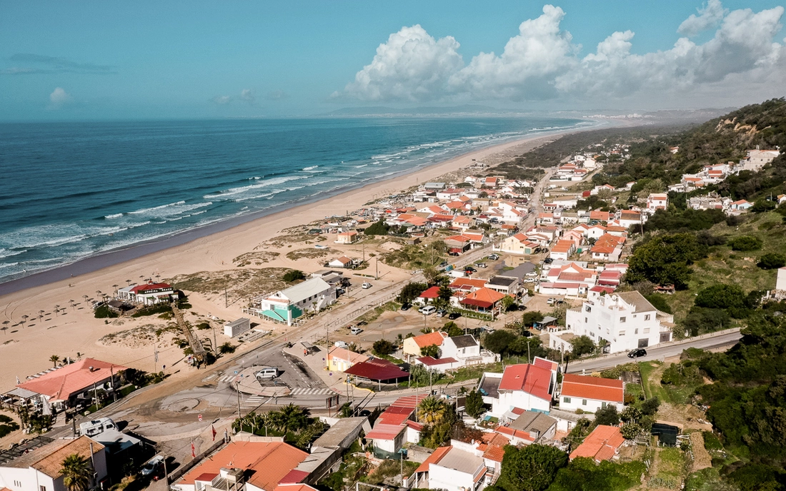 The Beachfront Surf Camp is located in the cozy fishing village of Fonte da Telha