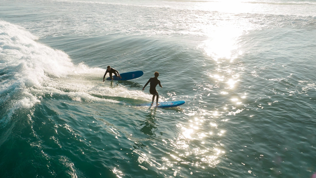 Softtop leihen und los surfen Surfboard Verleih Wellen Atlantik