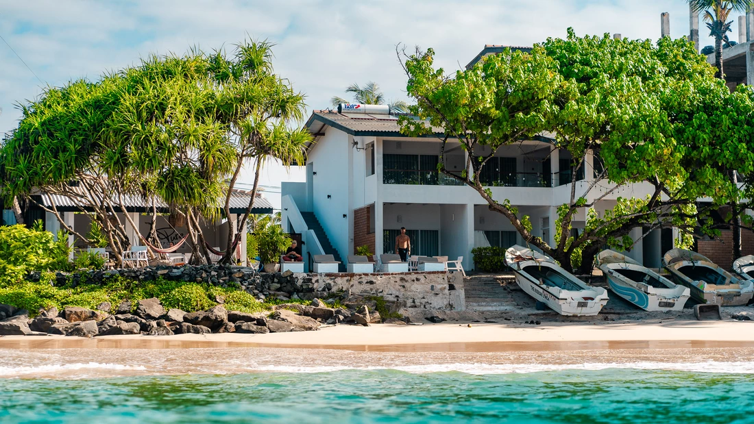 Haus am Strand in Sri Lanka vom Wasser aus