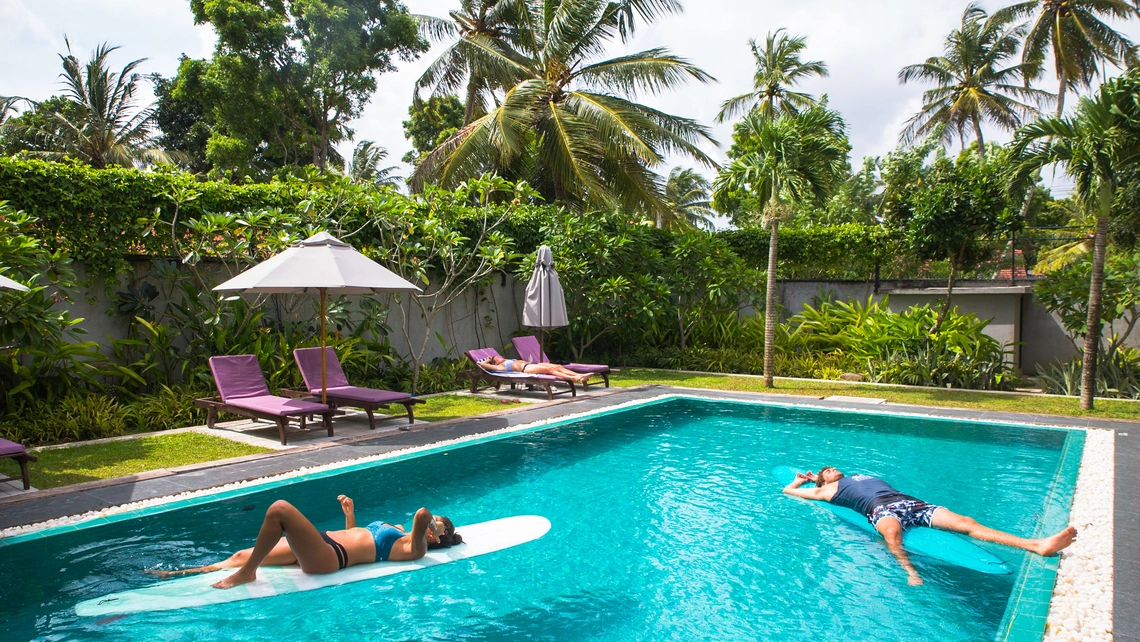 Chillen am Pool in Sri Lanka