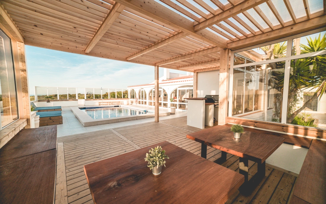 puresurfcamps-surflodge-portugal-haus-pool-terrasse-sonne-sonnendeck-natur-schutz-gebiet-sea-view-meerblick