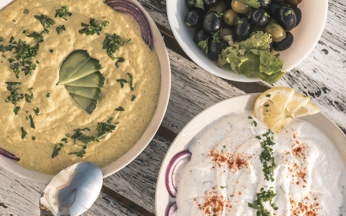 selbstgemachte Dips mit Oliven