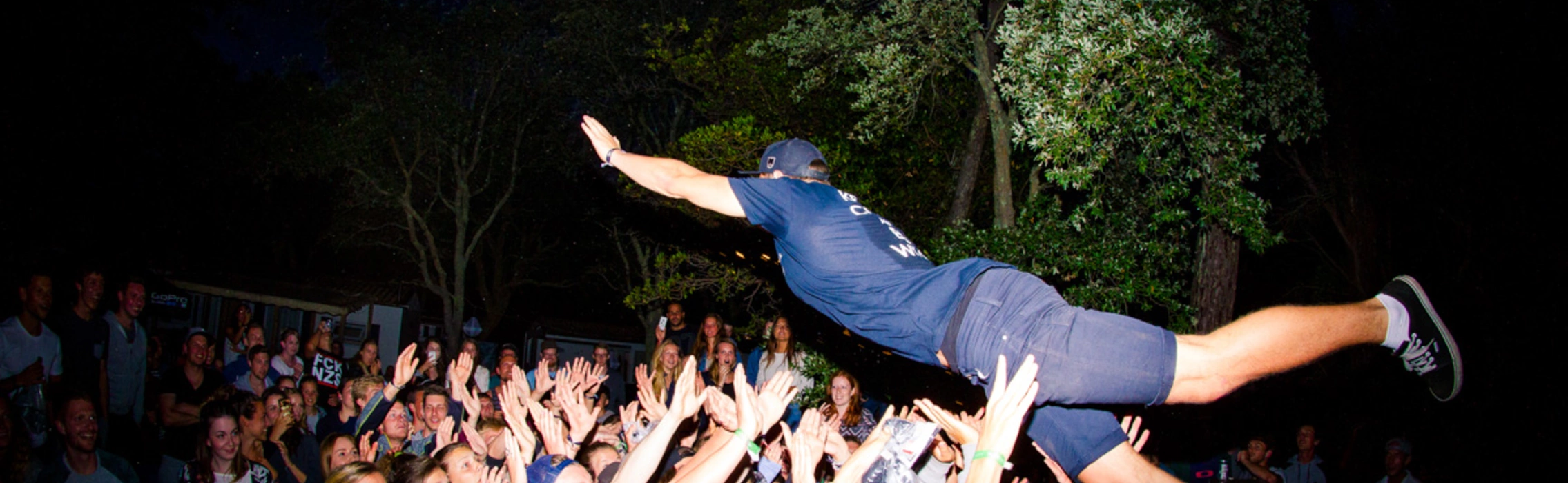 Stagediving beim Pines and Beach Festival