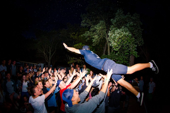 Stagediving beim Pines and Beach Festival