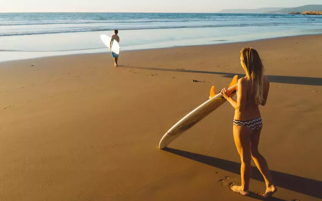 Lange Sandstrände, chillen und Surfen - was will man mehr?