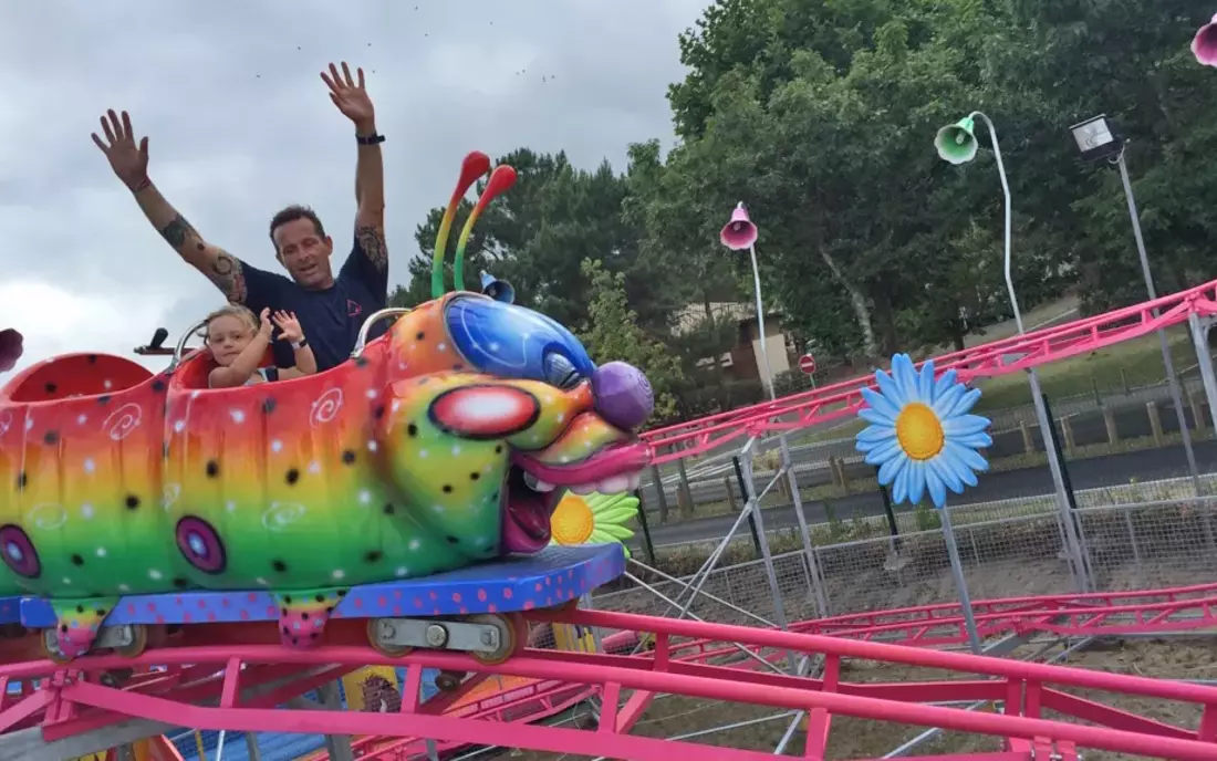 Mit der Kinder-Achterbahn durch Moliets düsen