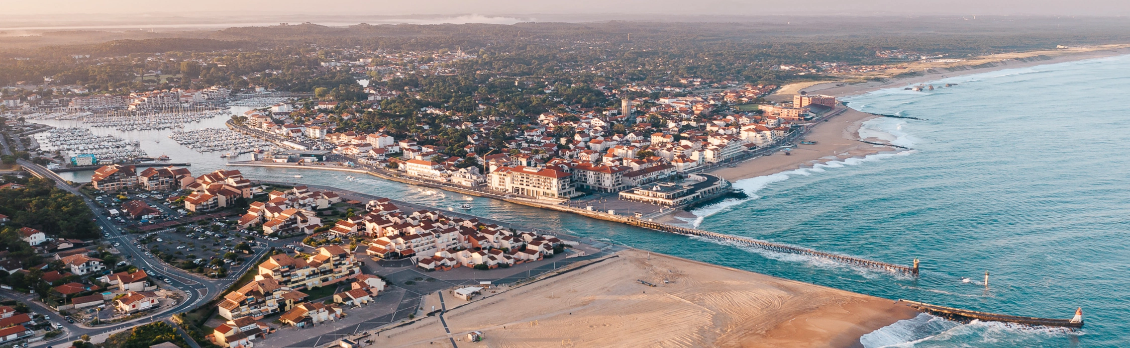 Luftaufnahme der Umgebung des Surfcamp Seignosse