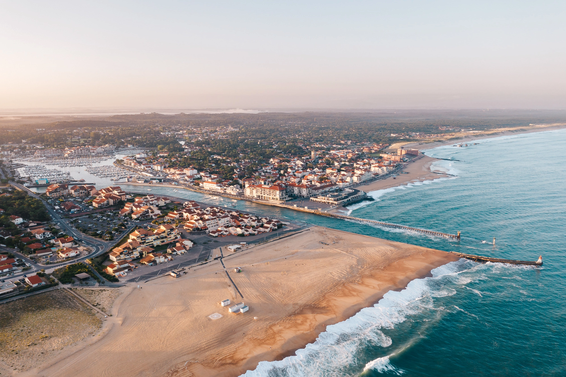 Luftaufnahme der Umgebung des Surfcamp Seignosse