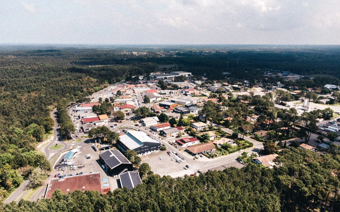 Familien Surfcamps Ausflug in die Outlets nach Hossegor eine Stadt von Läden