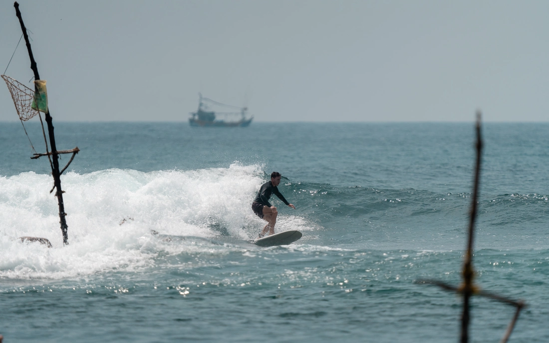 Beachfront Surfcamp Sri Lanka Guiding Sticks