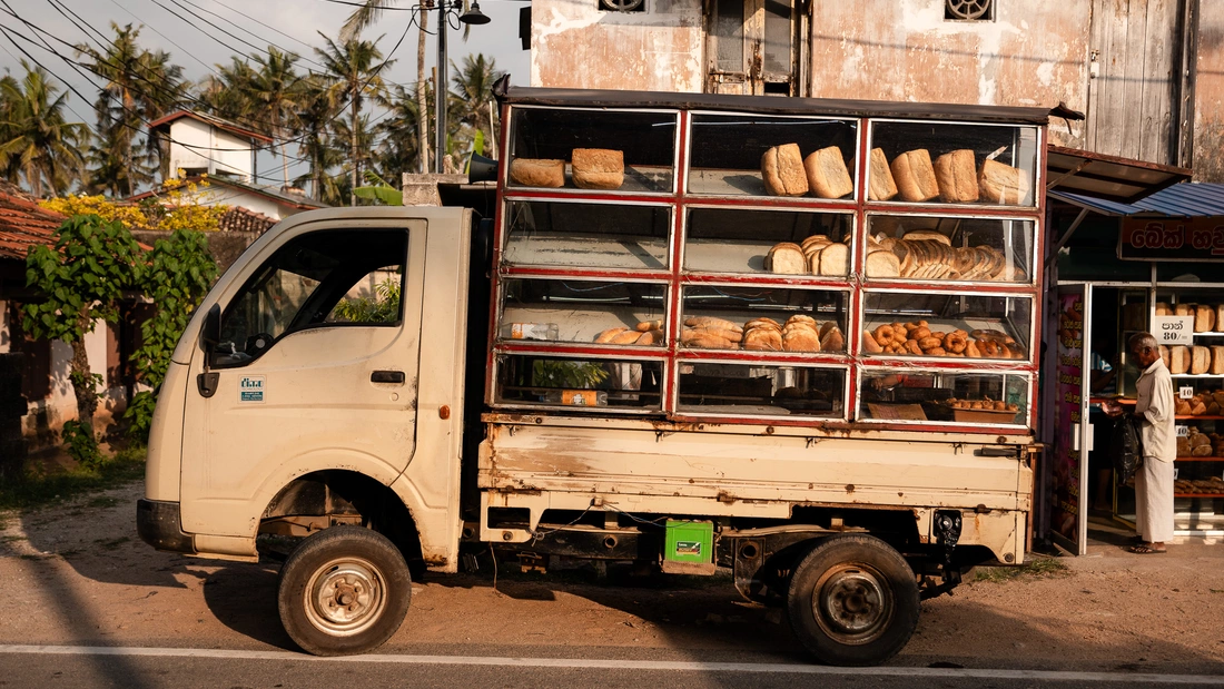 Frisches Brot auf Rädern in Sri Lanka