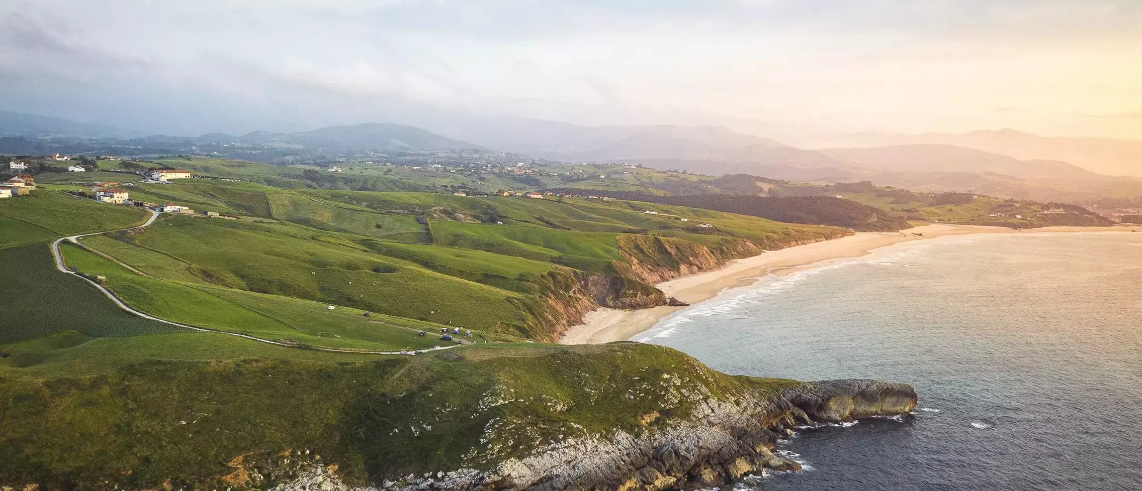 Surfcamp Oyambre Bucht Küste