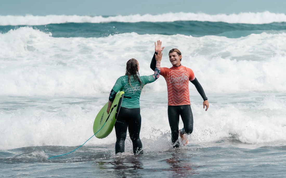 We offer you professional surf courses with our local surf school. The surf coaches are very knowledgeable and will teach you how to surf at the beach break - easy, safe and lots of fun! Perfect conditions as we can choose spots between the north and south coast depending on the waves and wind. ● Own local surf school ● Certified surf instructors with lifeguard training ● Ocean and Earth equipment, meets the highest quality standards ● Surf courses for all levels ● Surf courses with theory and video analysis