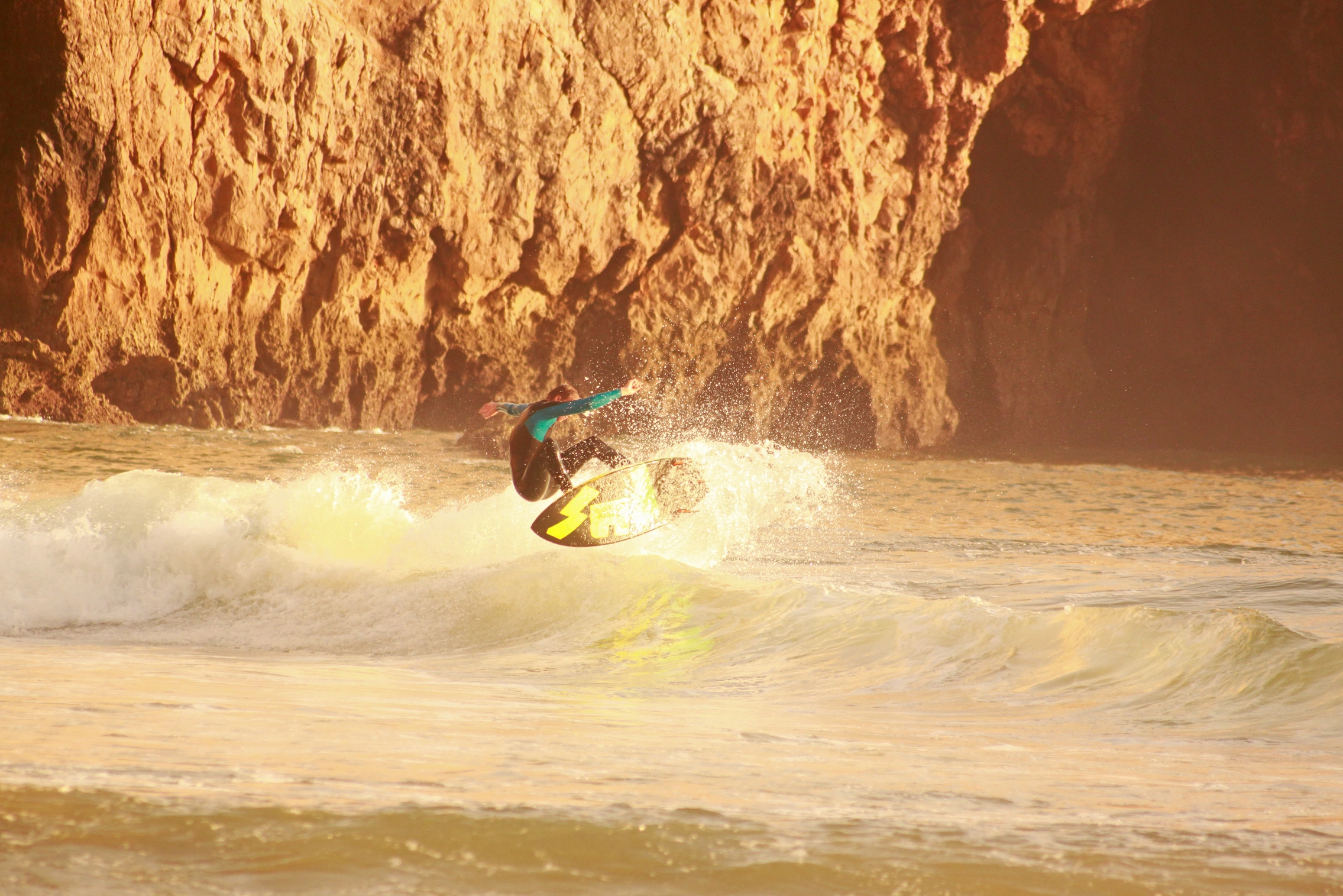 pures-surflodge-santacruz-portugal