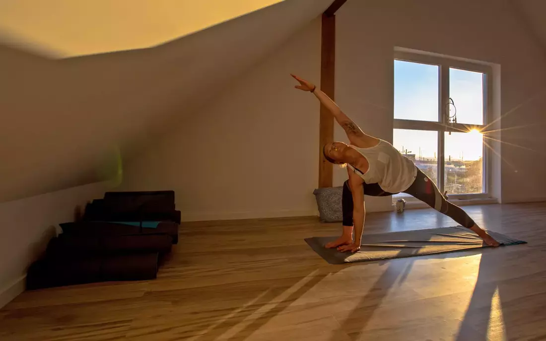 Surfhouse Caparica: own yoga room with sea view