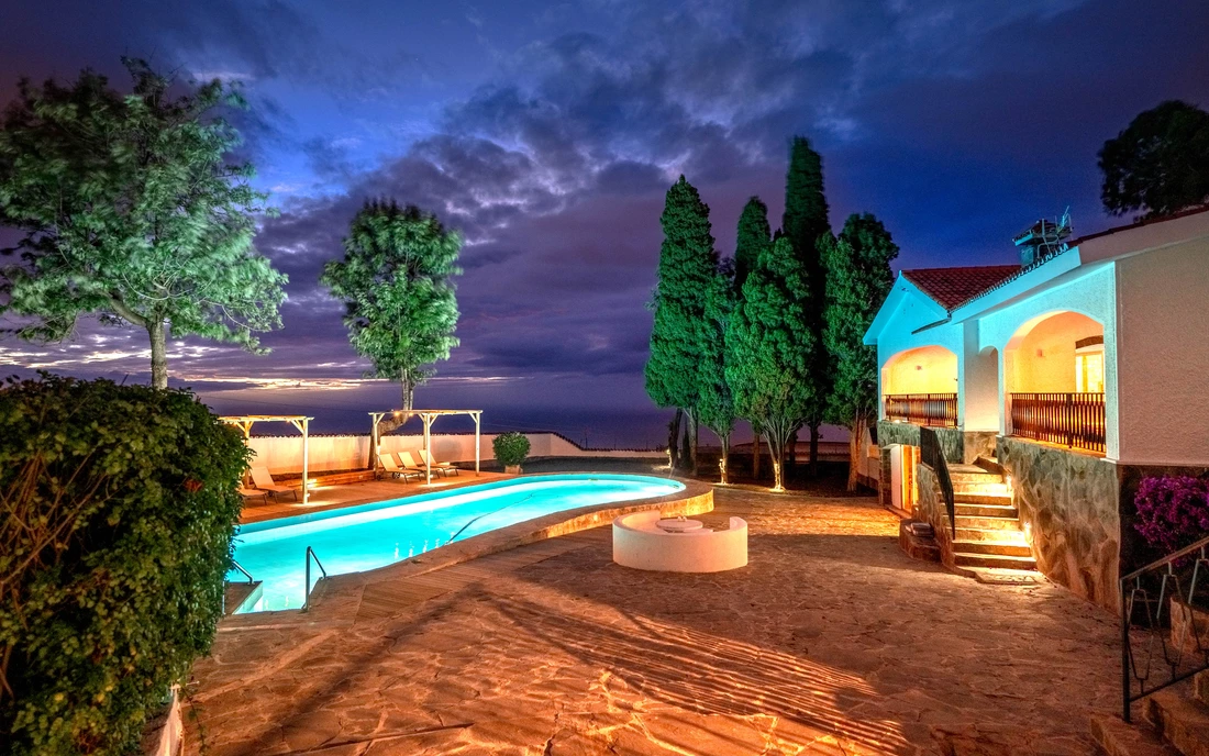 Surfcamp Tenerife in the Canary Islands house at night