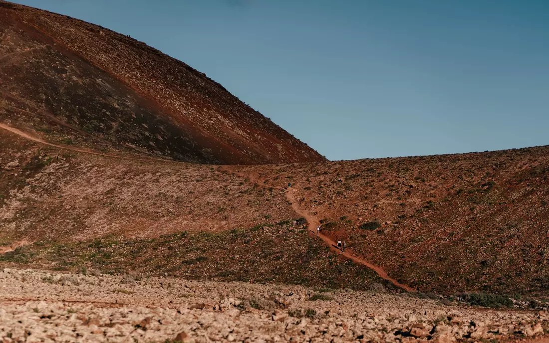 The well marked trail at Calderon Hondo.