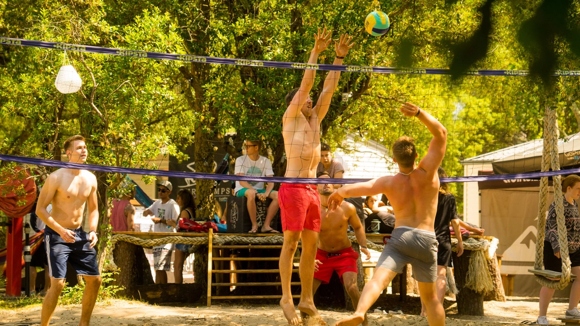 Beachvolleyball in Surfcamp Moliets