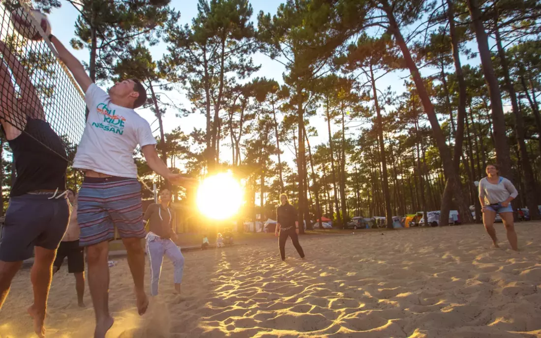 Jugendreise Surfcamp St. Girons Beachvolleyball