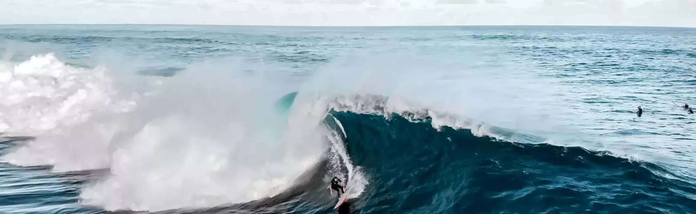 surfing-big-waves-alex-zirke