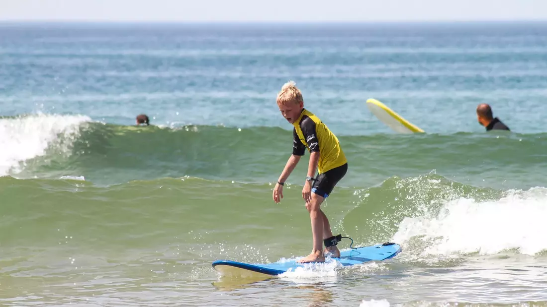 puresurfcamps-familien-surfcamp-moliets-frankreich-take-off-kids