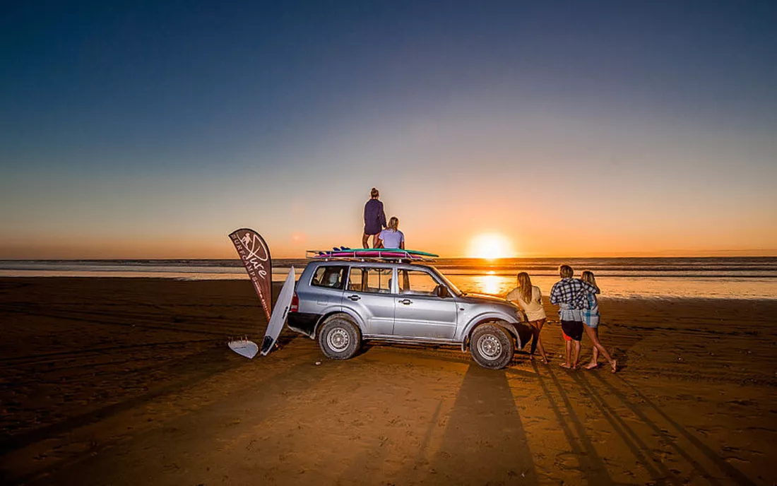 Surfer beim Surfguiding am Spotcheck