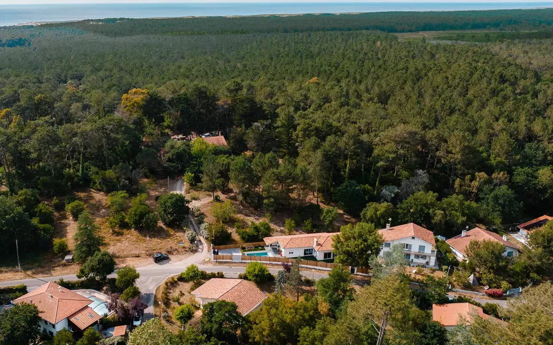 Direkt hinterm Pininewald und dem Atlantik. 