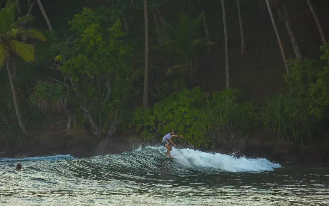 surfen mirissa reefbreak