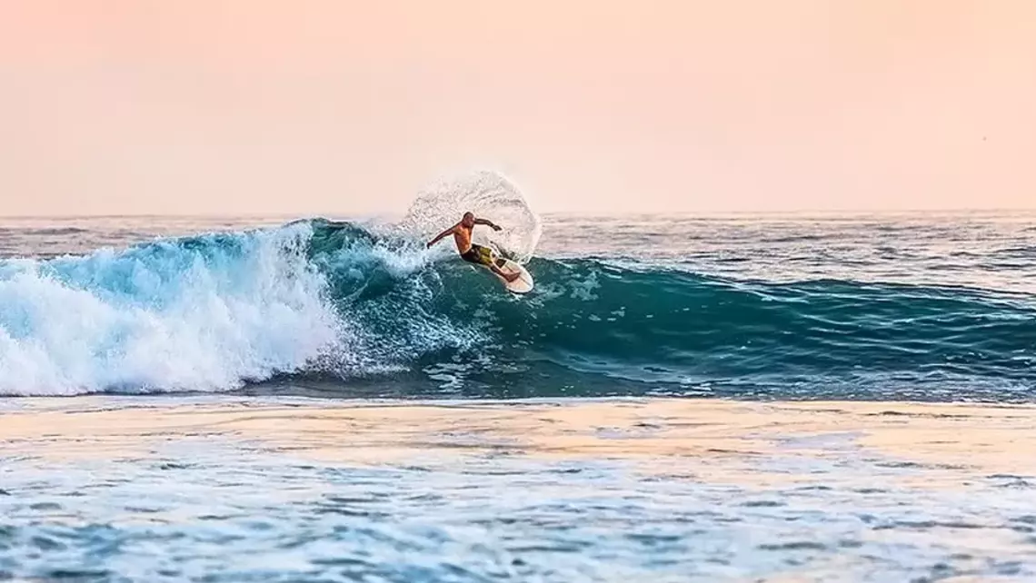 surfen-in-asien-indonesien-bali-sri-lanka-malediven-thailand-malaysia