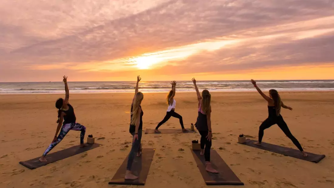 yoga beach pure surf camp seignosse