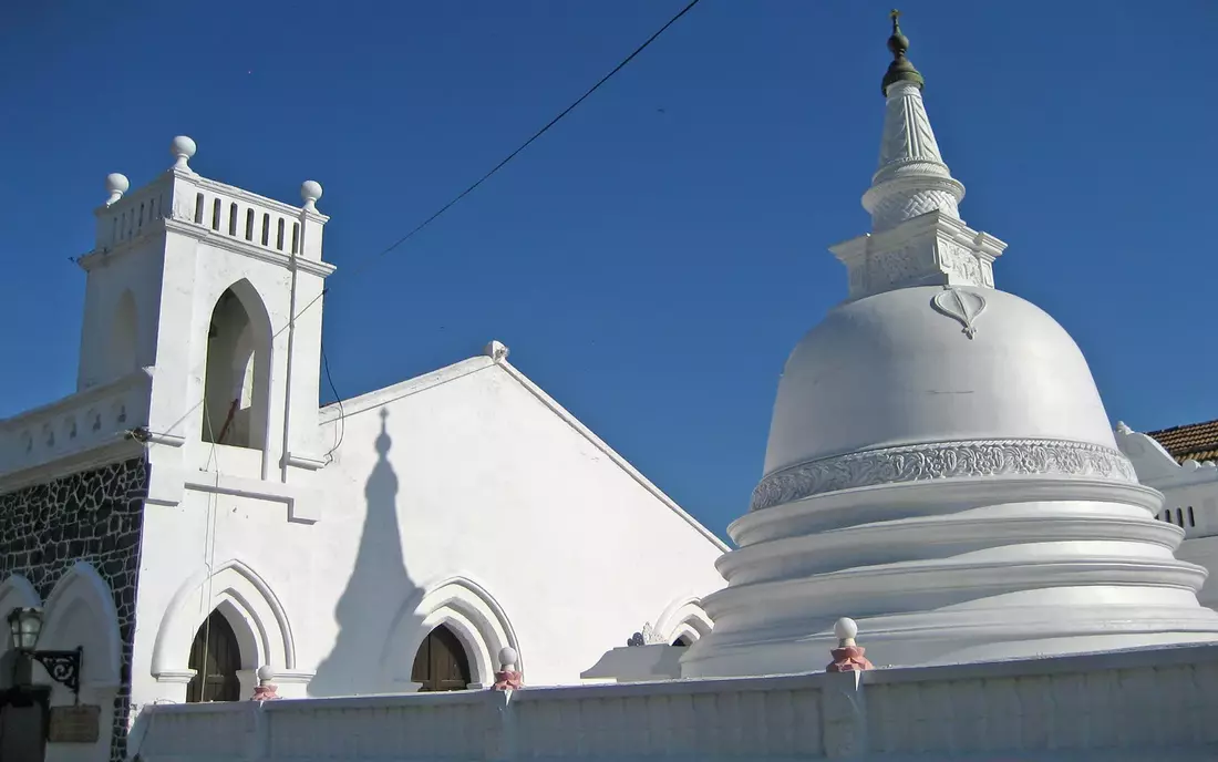 Einen buddhistischen Tempel in Galle besichtigen