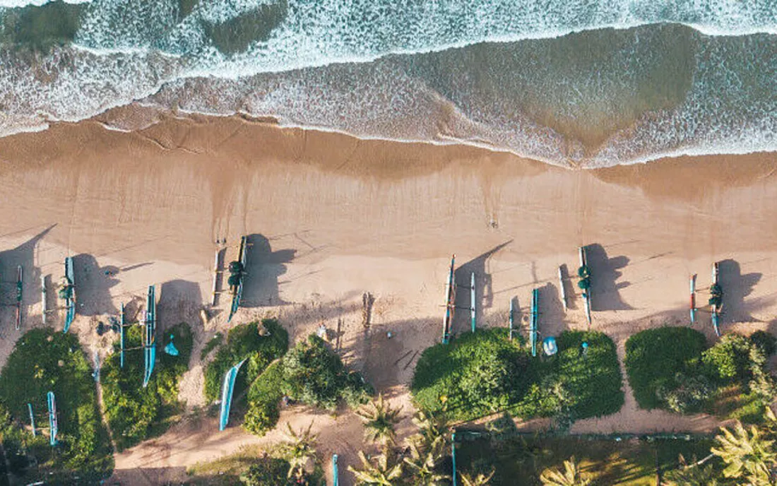 Strand zum Surfen in Hawaii Vogelperspektive