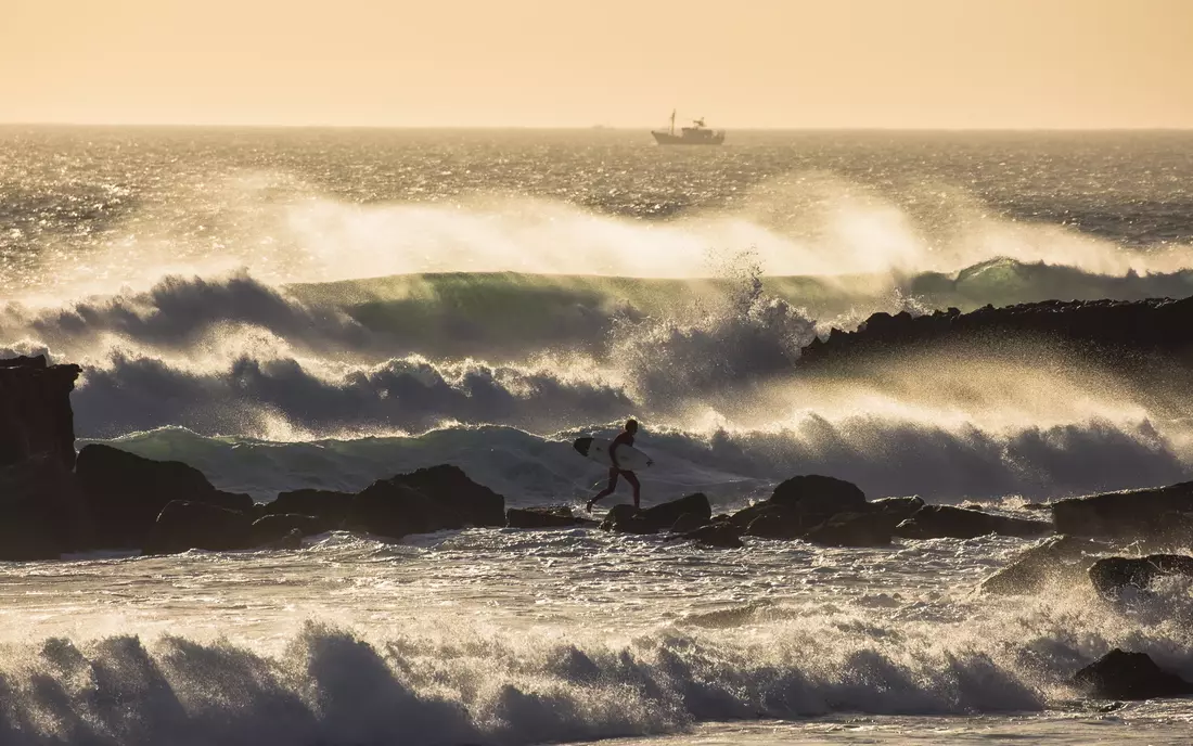 Finn Springborn beim Surfen