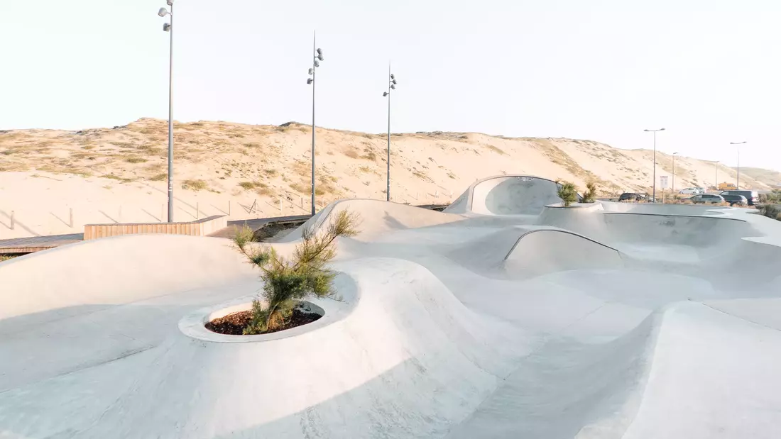 Skate Park hinter der Düne in Frankreich