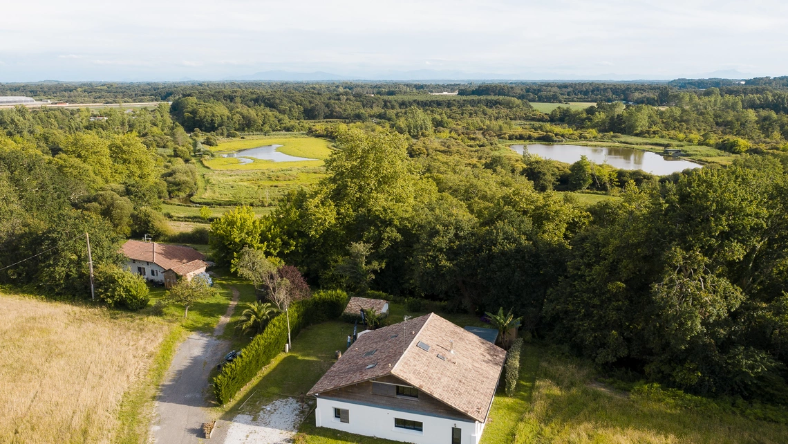 Premium Surflodge Frankreich mit Pool und großem Garten