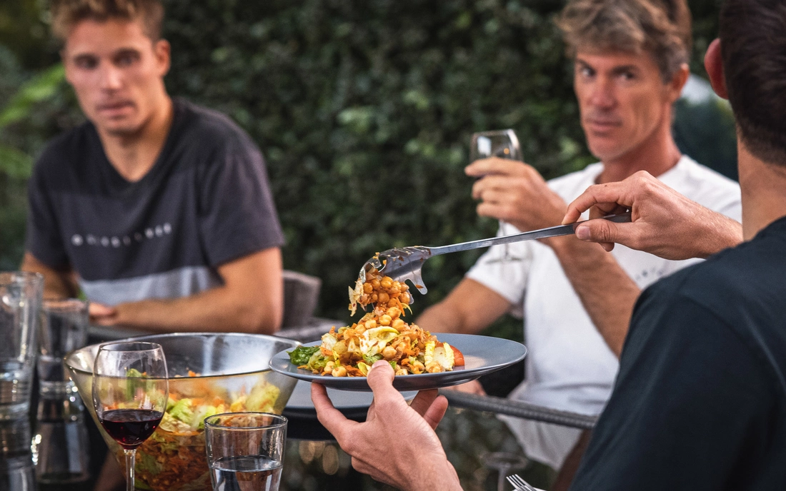 Eat outside in the beautiful garden by the pool in the evening sun