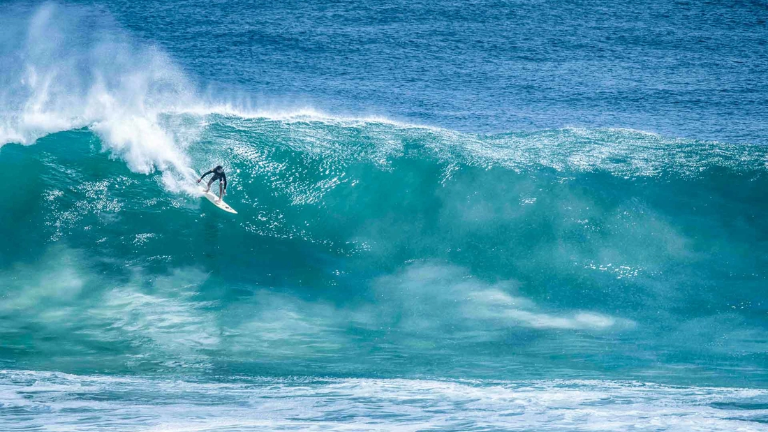 Such waves are for professionals - but it's also fun to watch!