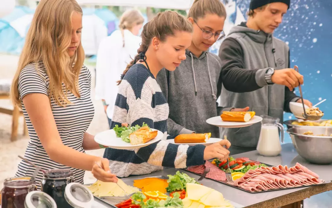 Jugendreise Surfcamp St. Girons Frühstücksbuffet