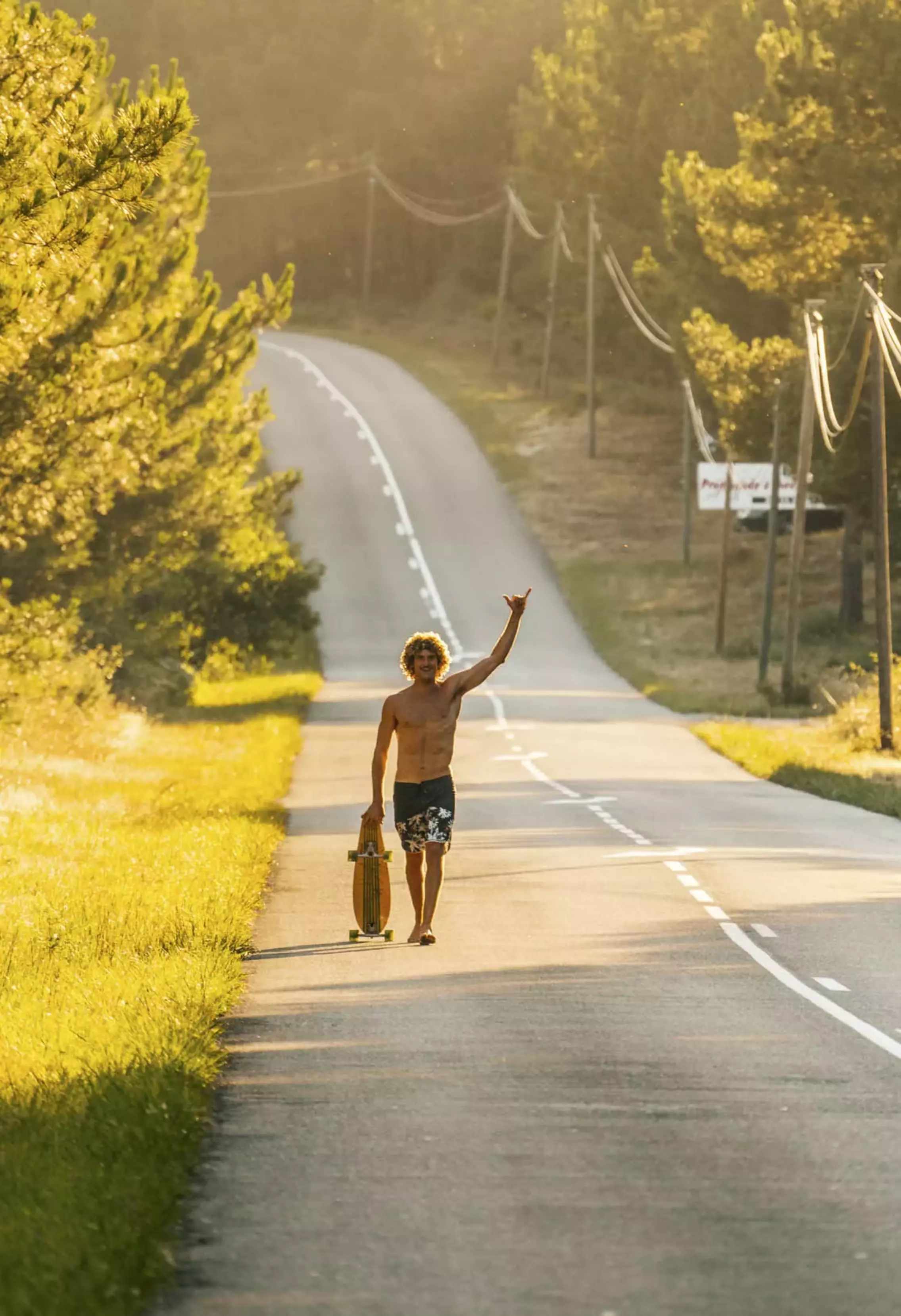 mit dem skateboard die straßen entlang