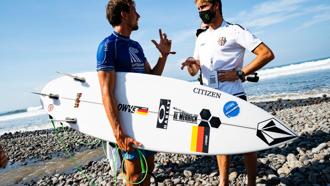 Leon Glatzer qualifiziert sich beim Surfen für Olympia 2021 in Tokio