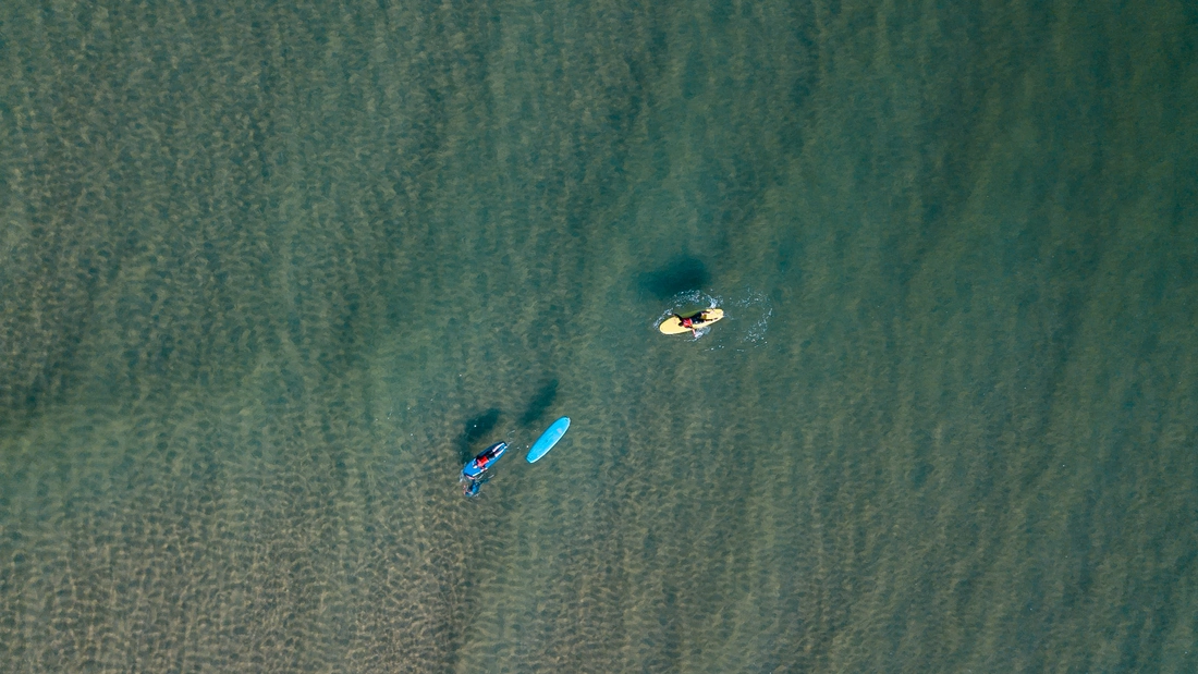 Familien Surfurlaub Frankreich Surfcamp Biscarrosse Surflehrer grüne wellen