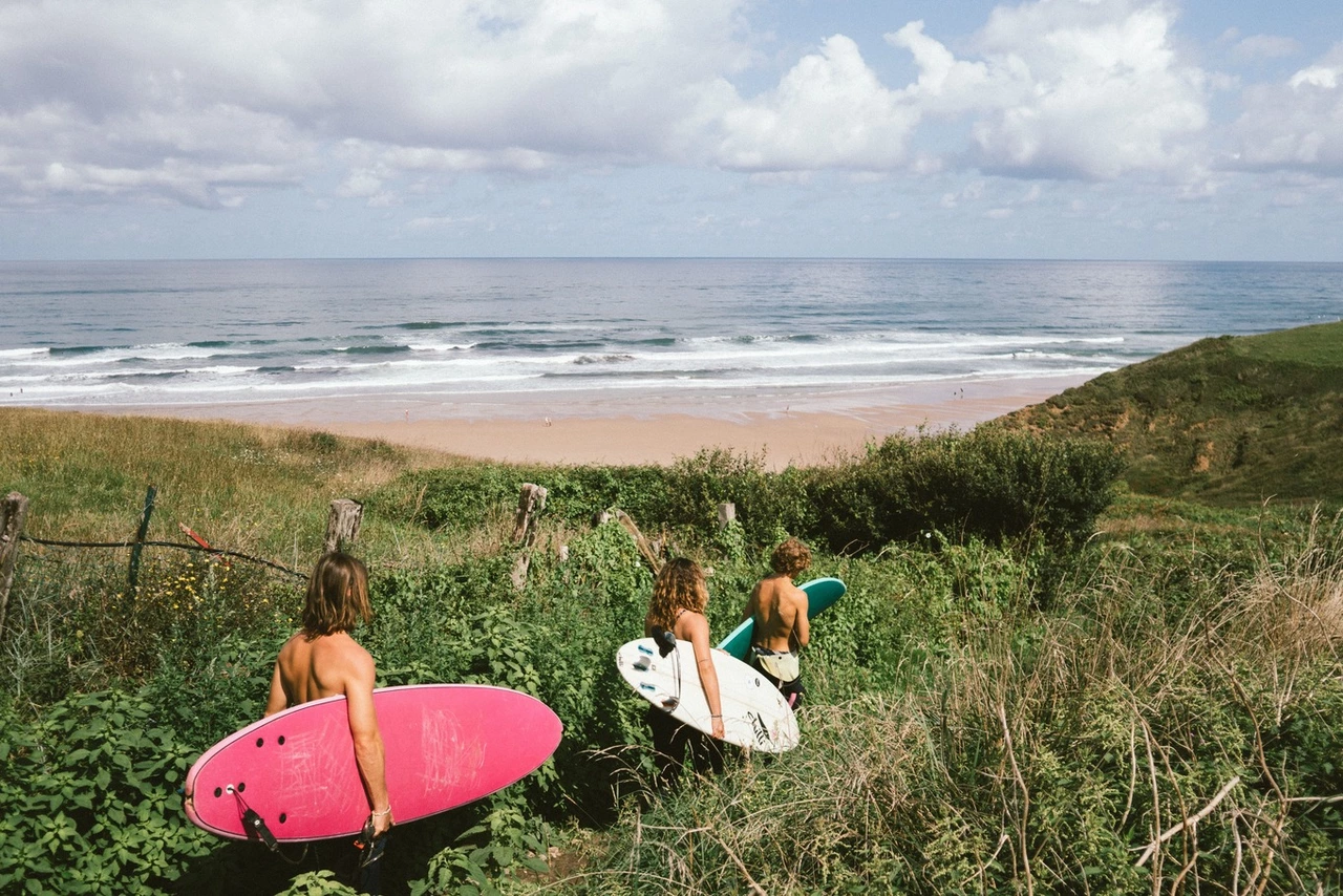 Surfen in Spanien: Die besten Spots von Nordküste bis Kanaren