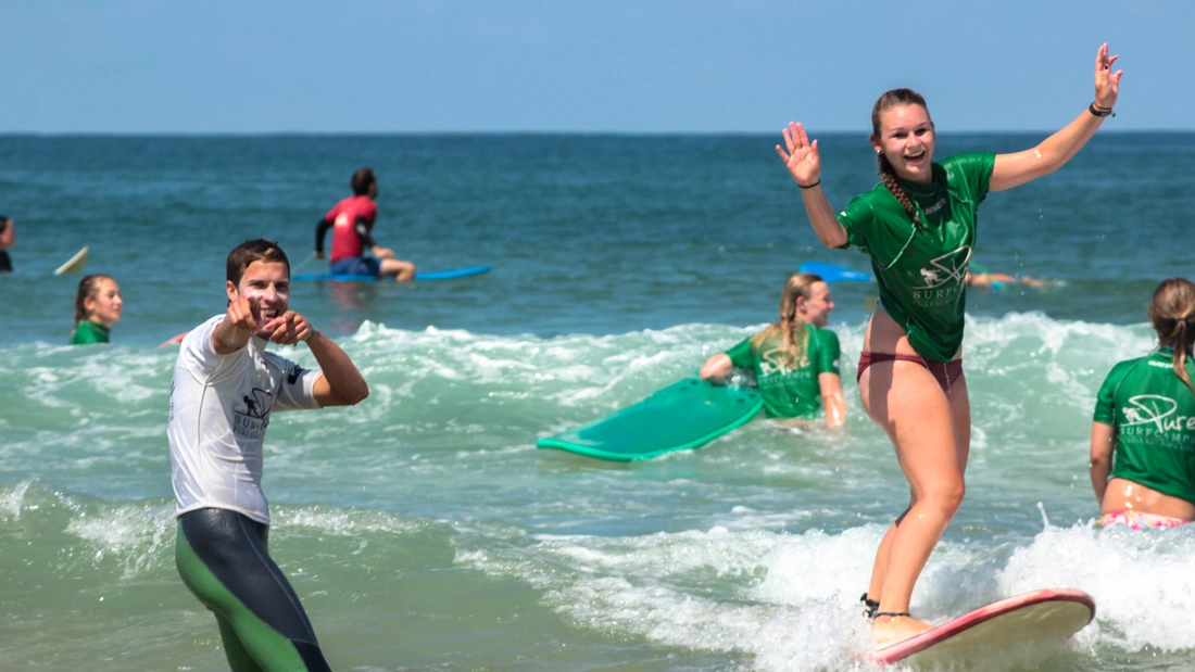 surf student learn to surf in surf course