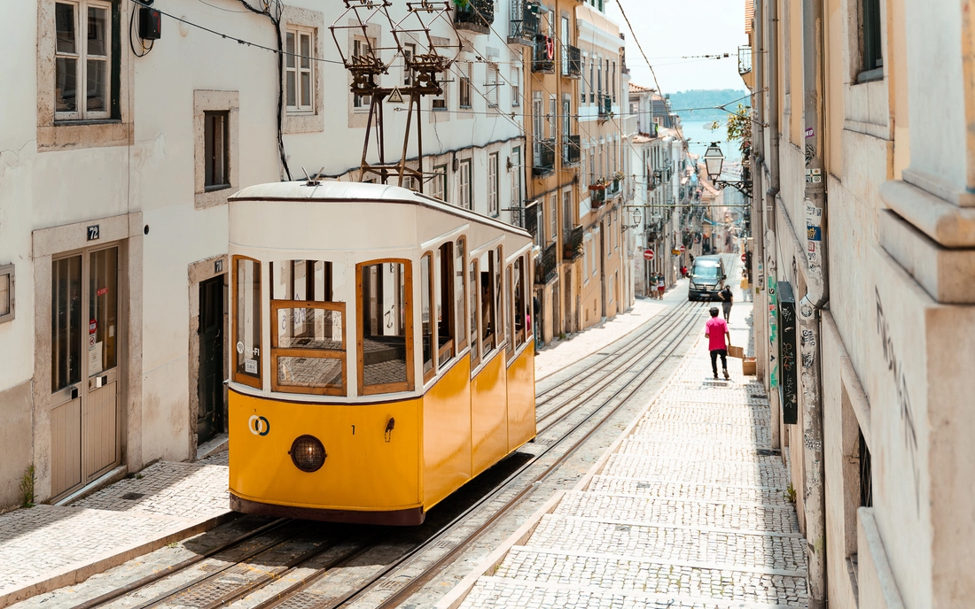 Not only the bridge is reminiscent of San Francisco, but also the tram in Lisbon