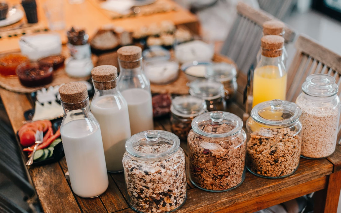 Cereals, milk as well as plant milk, different types of bread and lots of spreads and toppings.